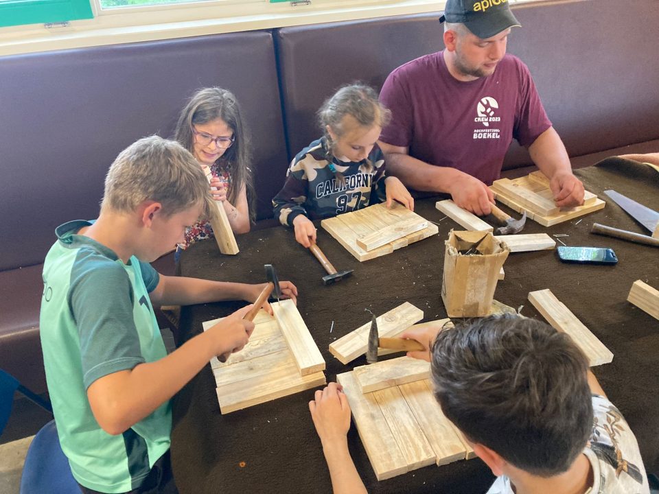 Tijd voor avontuur: maak thuis je eigen houten stempels