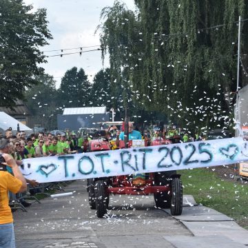 Jaarlijkse Toer Open Trekker (T.O.T.-rit) trekt veel bekijks