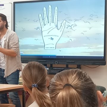Groep 6 en 7 samen met stadsdichter Rick TerWindt vol op avontuur met poëzie