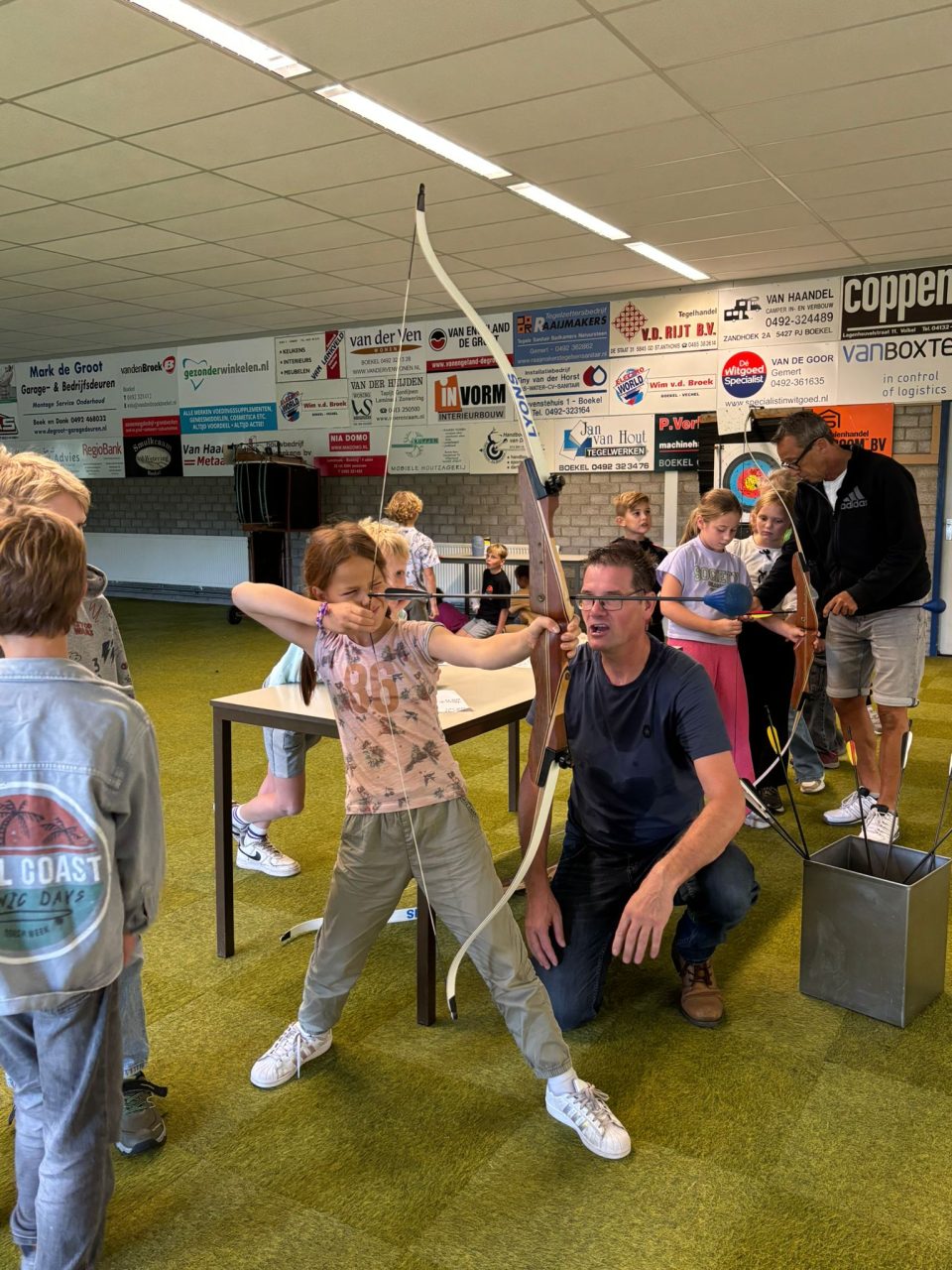 Kinderen OBS Uilenspiegel te gast bij handboogvereniging Doele Willem III