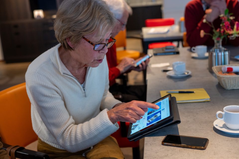 Help iemand digitaal vaardiger worden