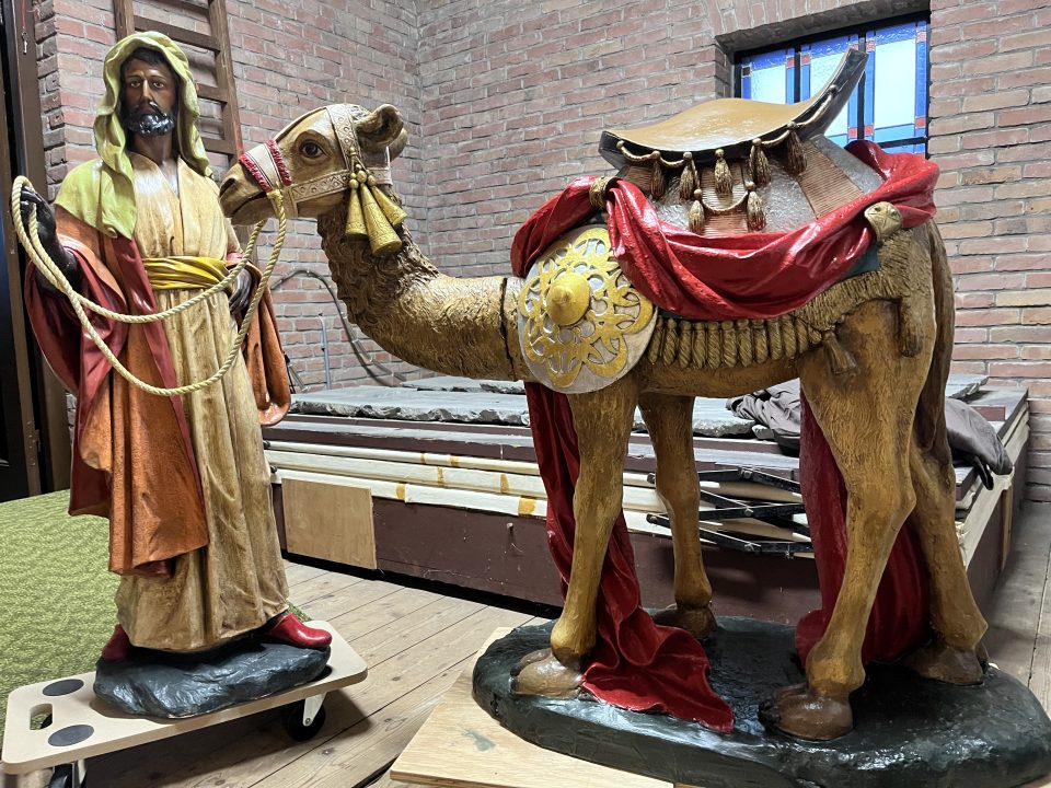 Nieuw leven voor de Kerststalgroep van de Volkelse Sint Antoniuskerk in de Sint Agathakerk
