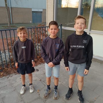 Boekelse vrienden lopen in december in korte broek voor Serious Request