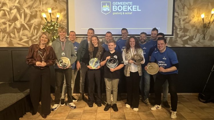 Gemeente Boekel huldigt kampioenen tijdens nieuwjaars-bijeenkomst