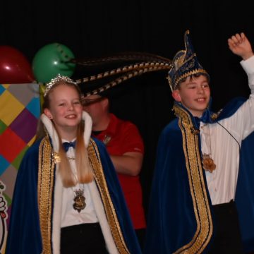 C.S. de Knöllekes onthult Jeugdprinses Janne, Jeugdvorst Noah en de jeugdraad