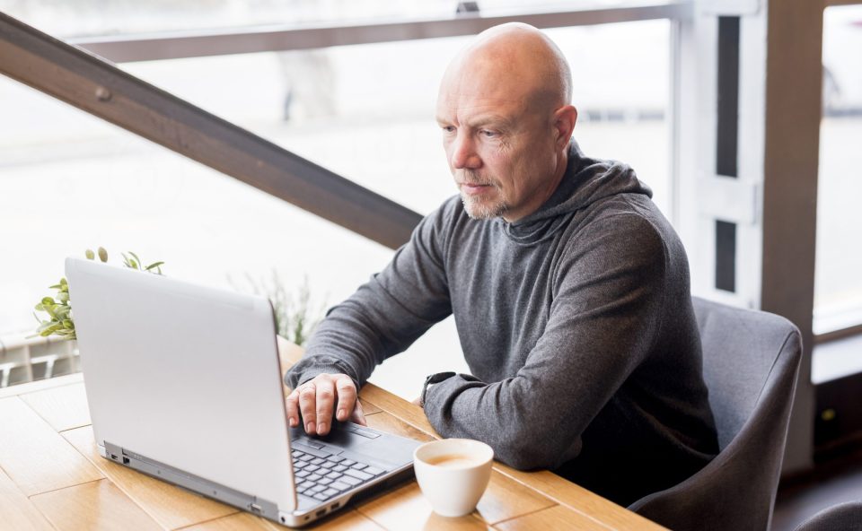 Leren omgaan met de computer bij ‘Klik & Tik’