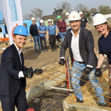 Wethouder Kanters geeft startsein voor bouwproject Schutboom