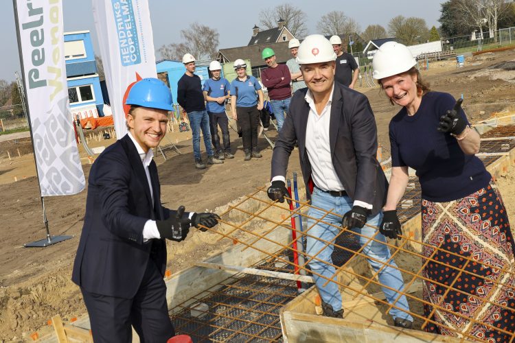 Wethouder Kanters geeft startsein voor bouwproject Schutboom