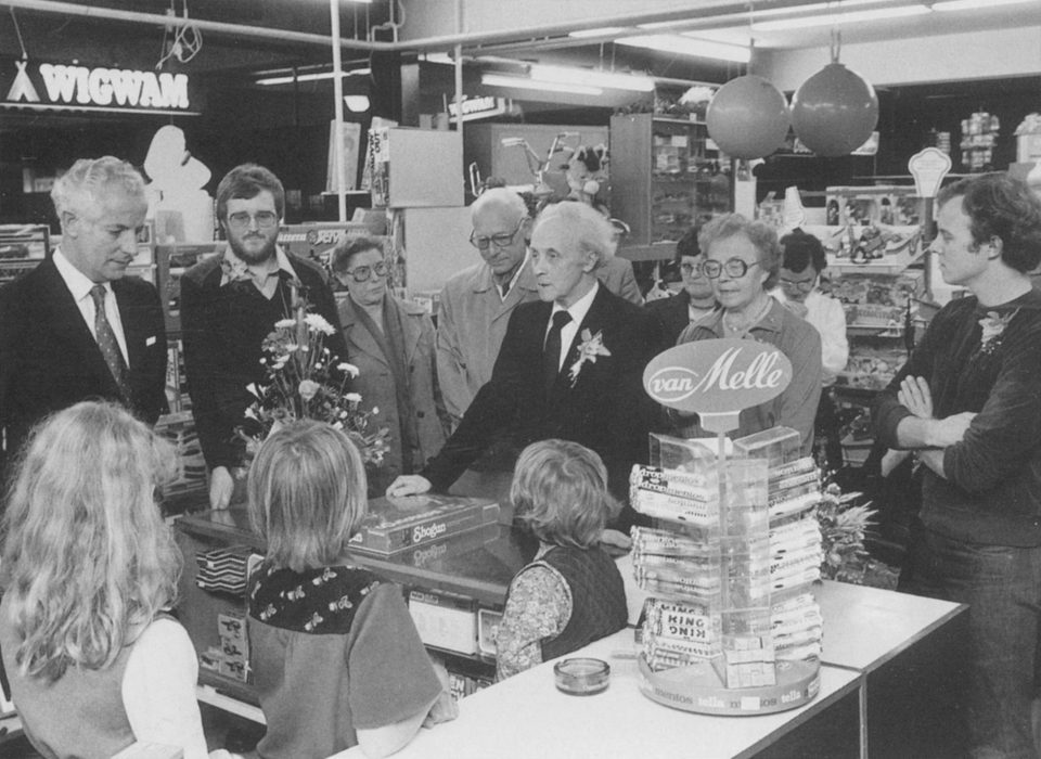 Heemkunde: Boekel en Venhorst in oude kranten – winkels Van den Hoogen