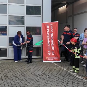 Brandweer Boekel viert dubbele mijlpaal: nieuwe tankautospuit en wisseling van post commandant [VIDEO]
