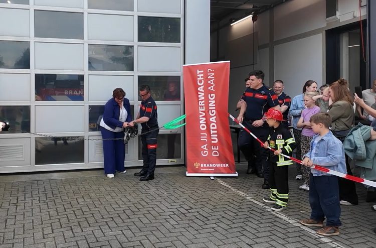 Brandweer Boekel viert dubbele mijlpaal: nieuwe tankautospuit en wisseling van post commandant [VIDEO]