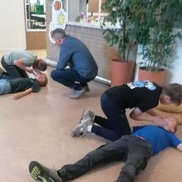 Jonge EHBO’ers maken Boekel en Venhorst veiliger