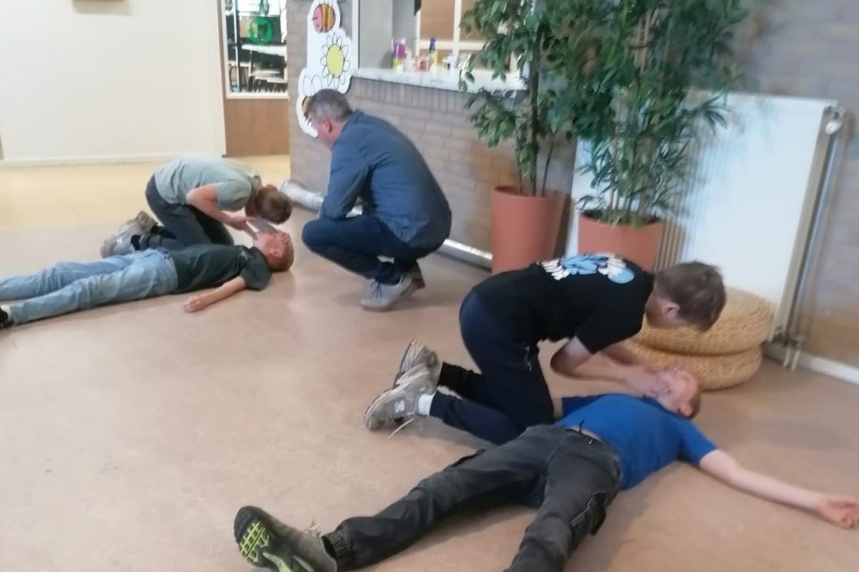 Jonge EHBO’ers maken Boekel en Venhorst veiliger