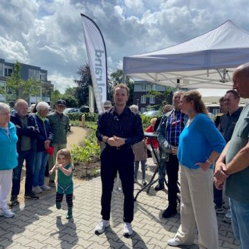 Voedseltuin aan de Kloosterlaan geopend