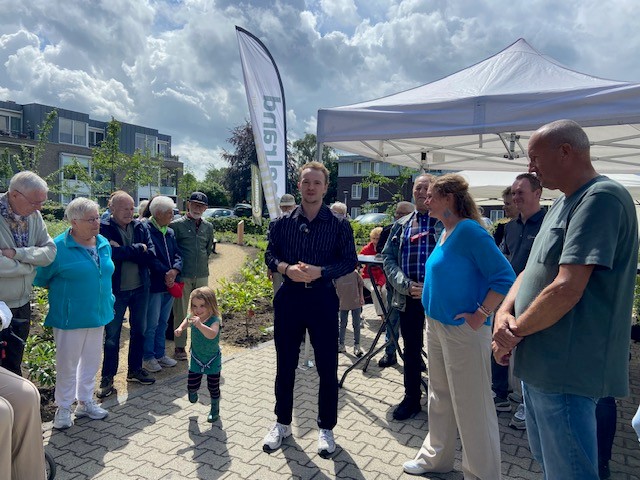 Voedseltuin aan de Kloosterlaan geopend